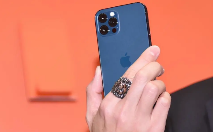 富拉尔基苹果手机维修分享iPhone12系列重启方法教程 