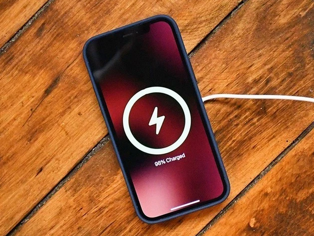 富拉尔基苹果手机维修分享iPhone 12可以随便充电吗 
